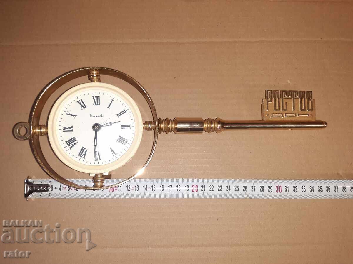 Παράδοση Παλιό μεγάλο ξυπνητήρι, ρολόι με κλειδί VITYAZ, ΕΣΣΔ. Λειτουργεί