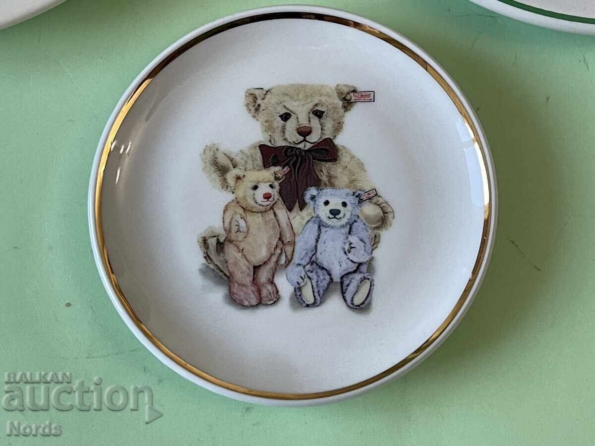 Livrarea Multe farfurii de portelan