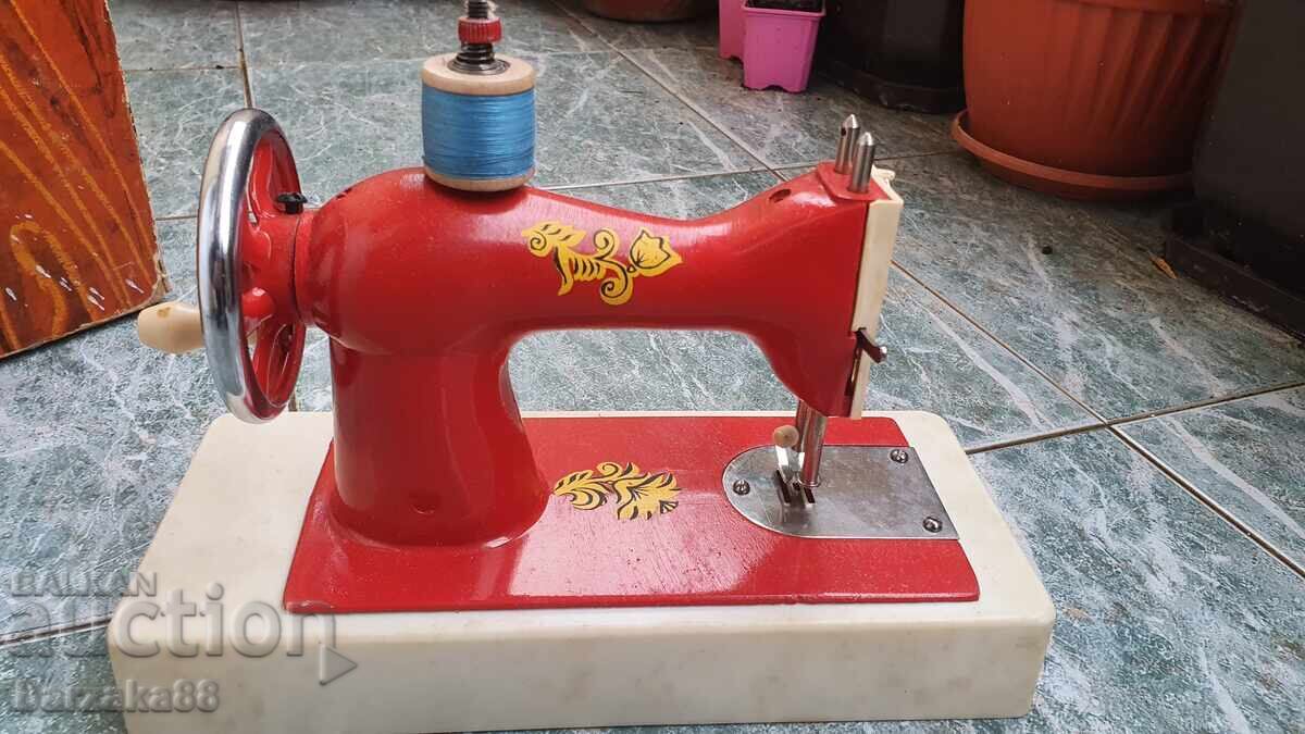 Детска шевна машина с кутия - 5