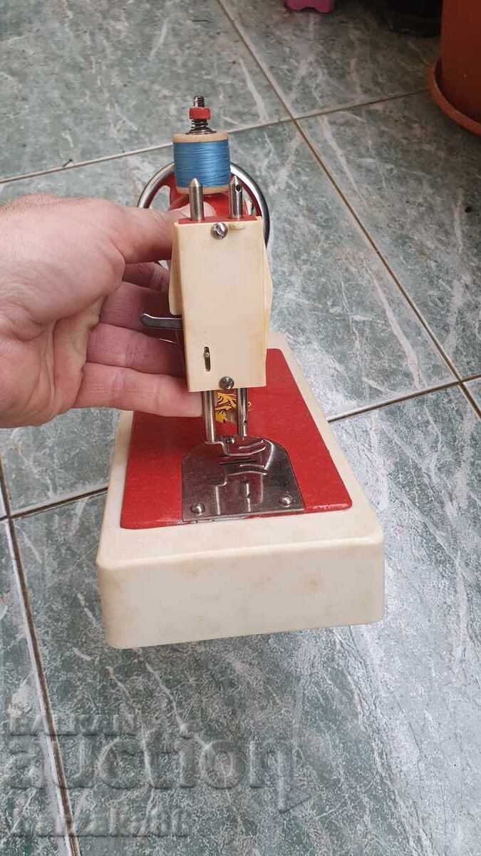 Детска шевна машина с кутия - 6