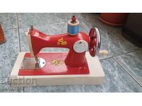 Mașină de cusut pentru copii cu cutie