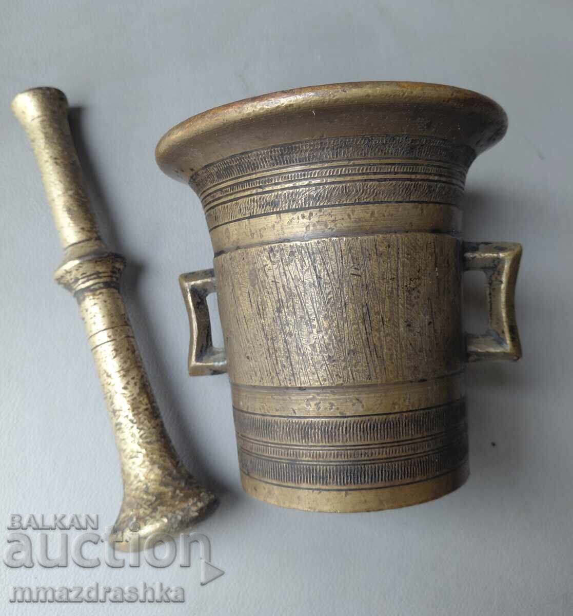 Auction  Bronze mortar with ears