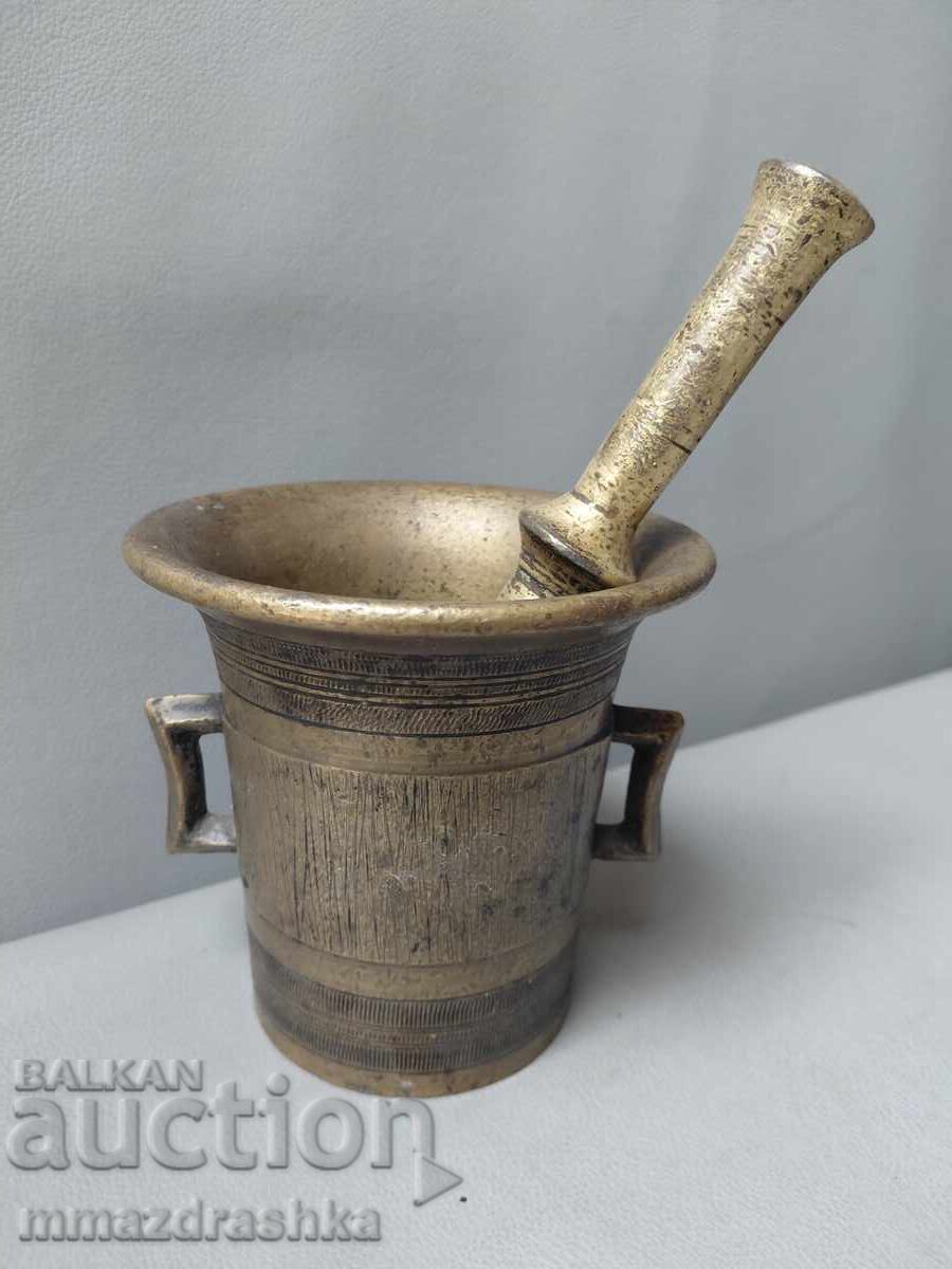 Bronze mortar with ears