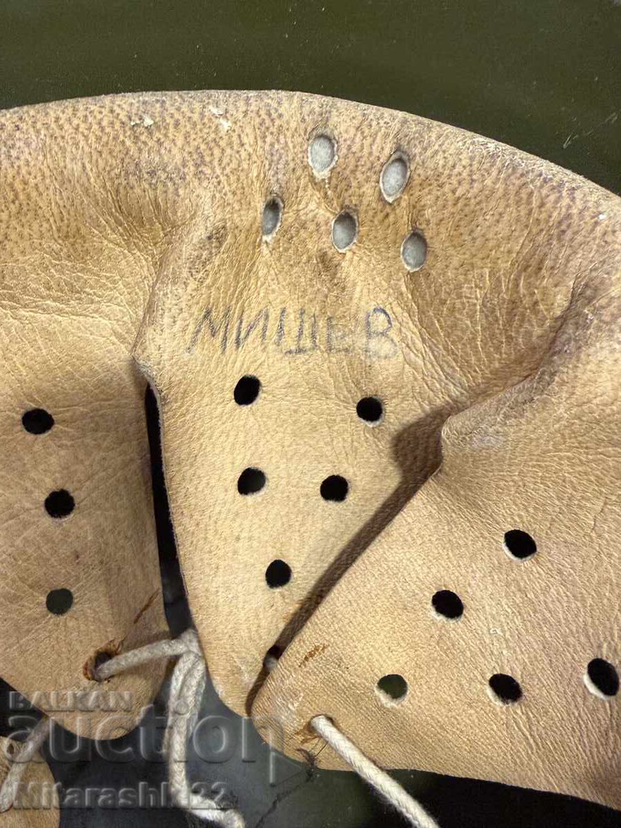 Licitație VECHE CASCĂ MILITARĂ BULGĂREASCĂ