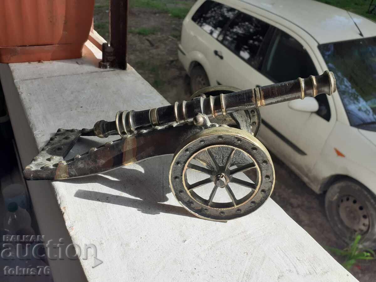 Tun vechi obuzier, piesă de artilerie din bronz, grea, masivă și de calitate cu preț € 69.00 | 134.95 BGN