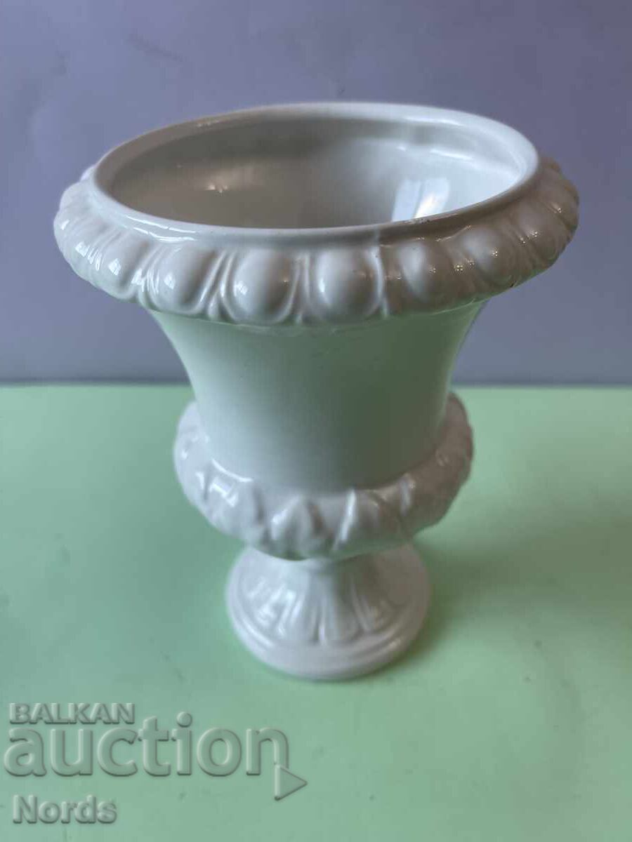 Италианска порцеланова ваза с цена € 0.01 | 0.02 лв.