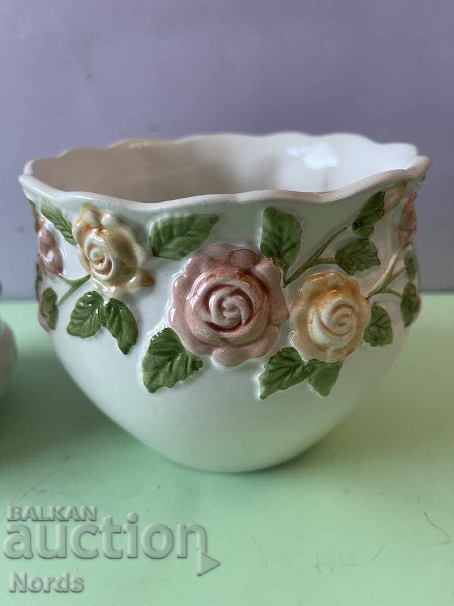 Английски порцеланови кашпи с цена € 0.01 | 0.02 лв.