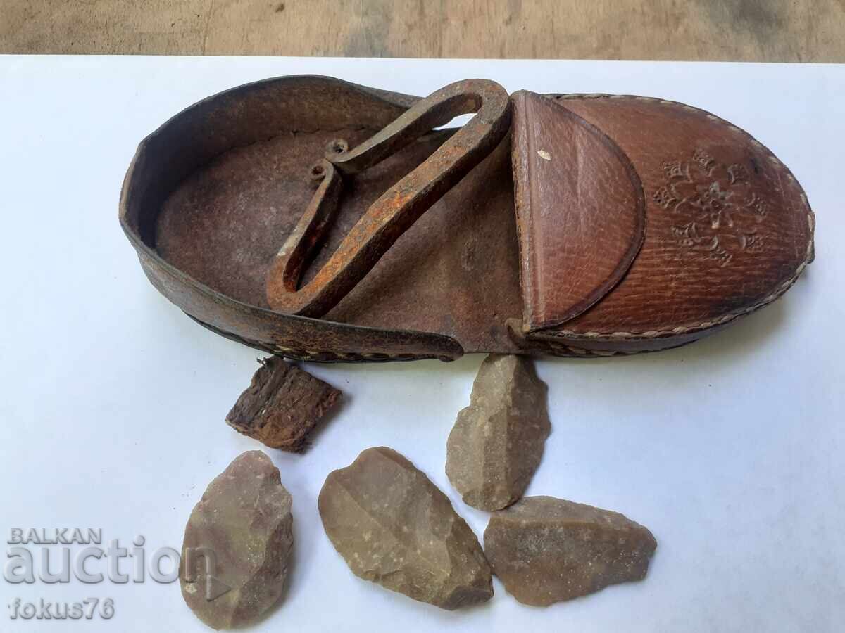 Стар хайдушки комплект чакмак кремък кожена кесия - 5
