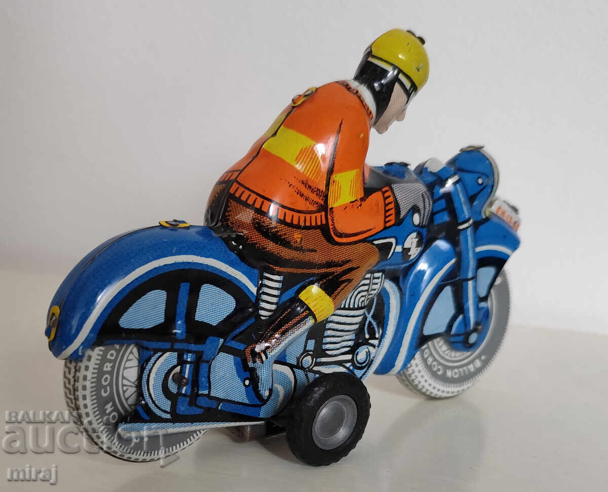Стара Ламаринена Играчка с цена € 8.00 | 15.65 лв.