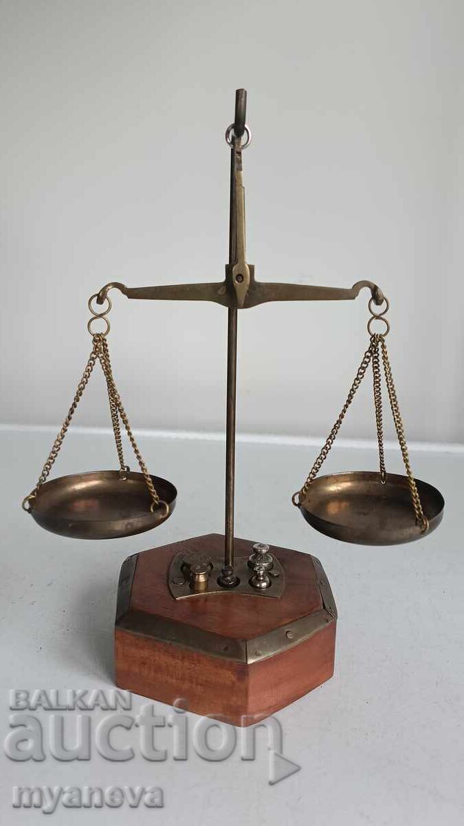 Vintage, jeweler's or apothecary scale with weights