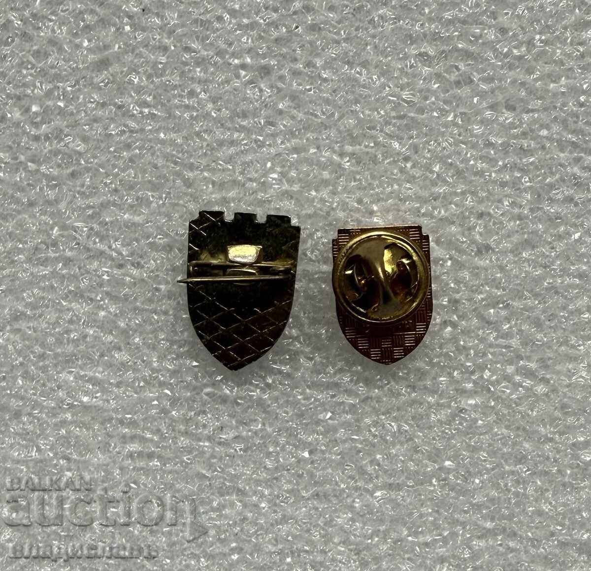 Lot insigne stemă oraș VELIKO TARNOVO cu preț € 7.50 | 14.67 BGN