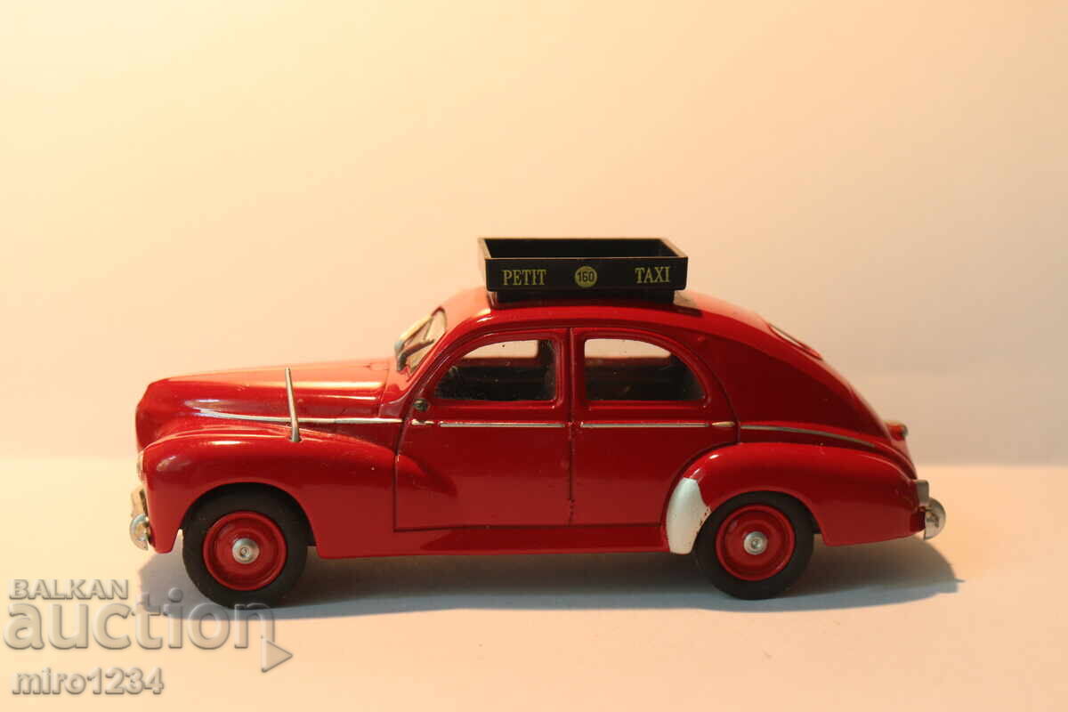 Licitație 1/43 PEUGEOT TAXI MAȘINUȚĂ JUCĂRIE MODEL