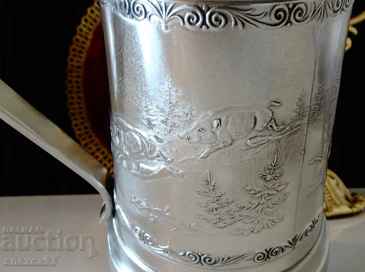 Cană de cositor 1 kg, vânătoare de mistreți cu câini cu preț € 99.99 | 195.56 BGN