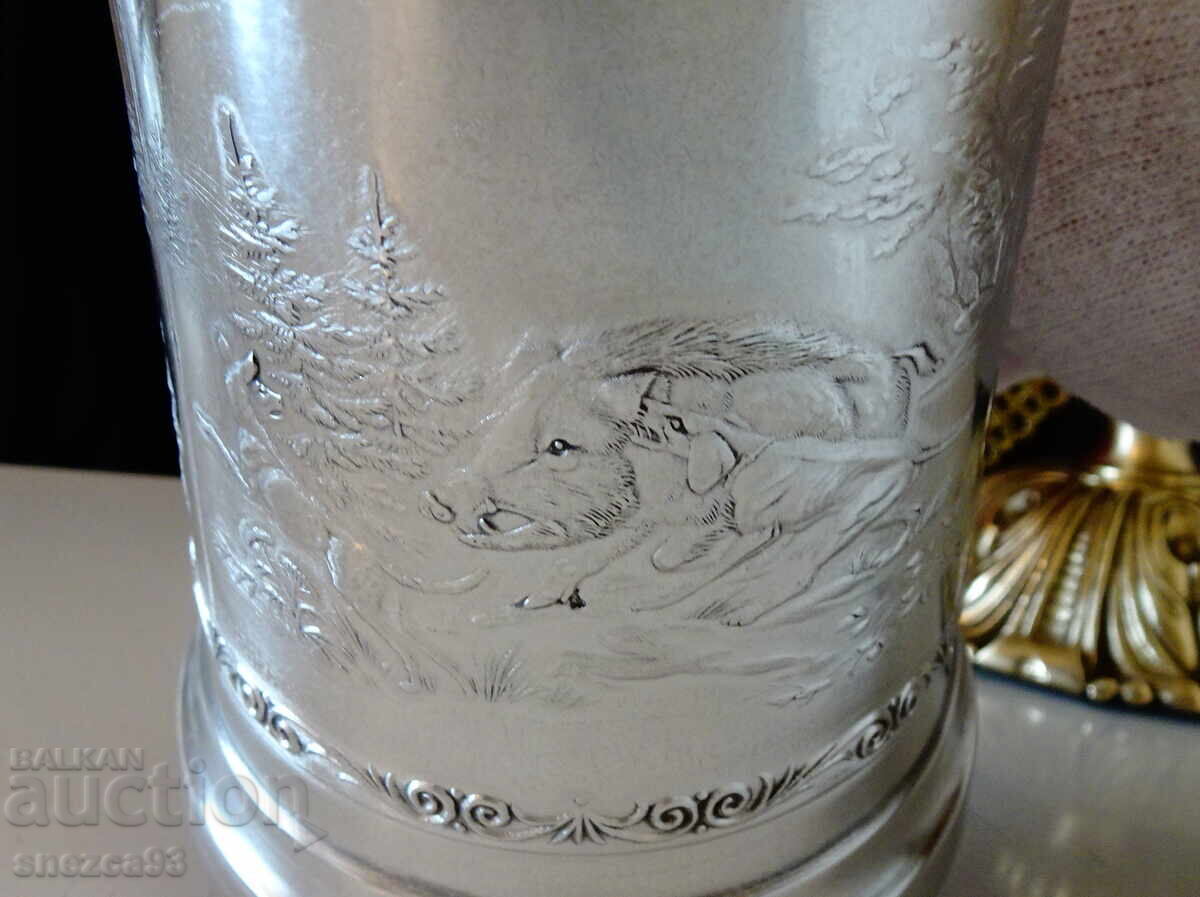 Licitație Cană de cositor 1 kg, vânătoare de mistreți cu câini