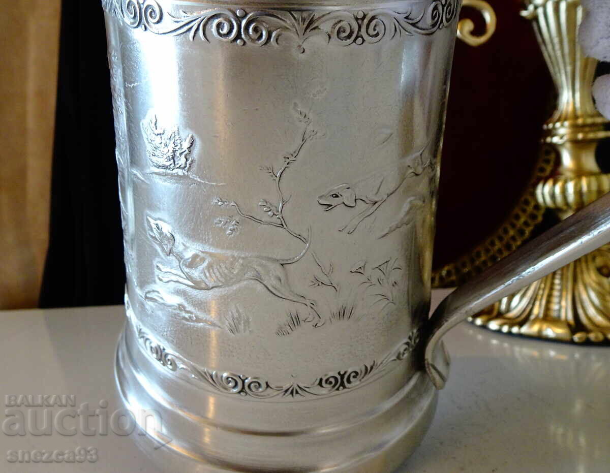 Livrarea Cană de cositor 1 kg, vânătoare de mistreți cu câini