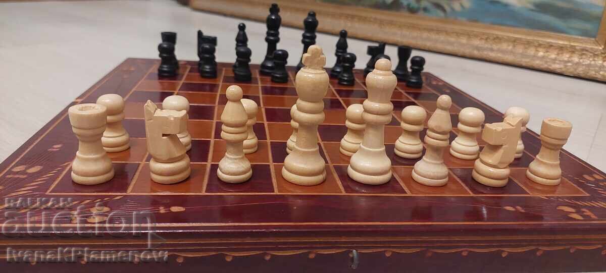 Παράδοση Σκάκι και τάβλι με πιόνια και πούλια από ξύλο για γνώστες 32εκ