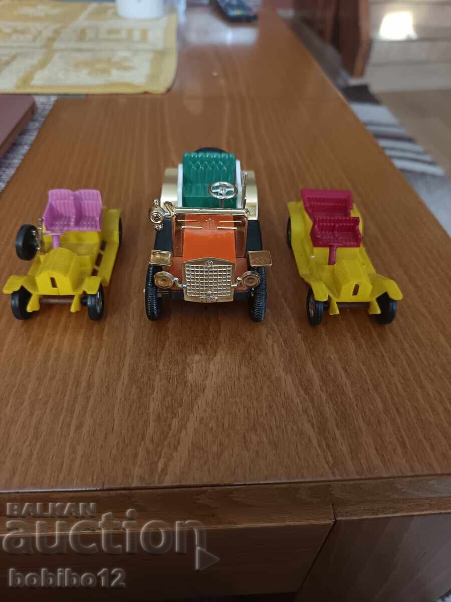Lot of 3 collectible toy cars for 10 euros