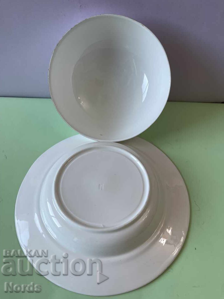 Auction  Beautiful porcelain butter dish