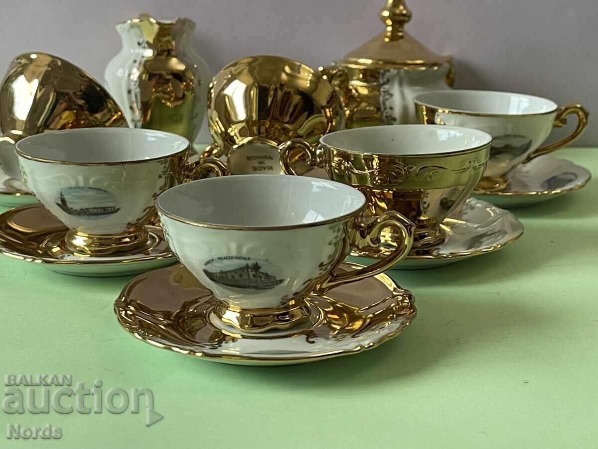 Доставка на Великолепен венециански сервиз за кафе