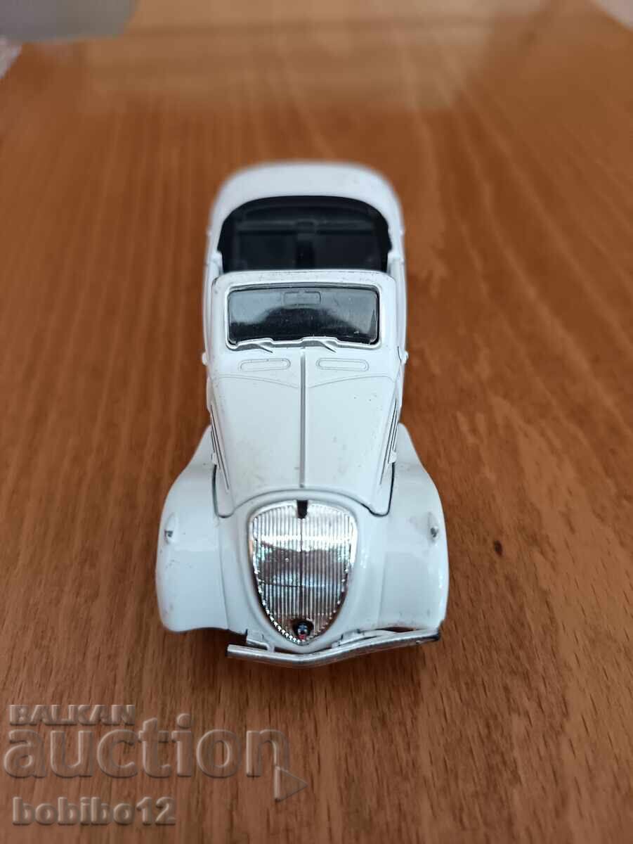 Автомобил, ретро ,метален Пежо с цена € 5.00 | 9.78 лв.