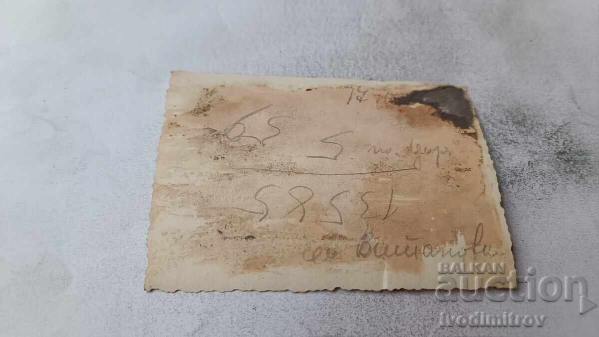 Fotografie Sofia Bărbat, două femei și un băiat la plimbare pe Țarului cu preț € 1.17 | 2.29 BGN