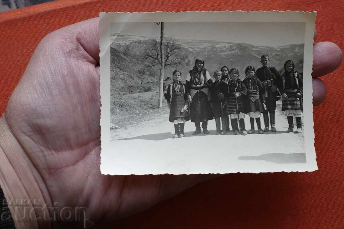 Традиционни Носии с цена € 2.00 | 3.91 лв.