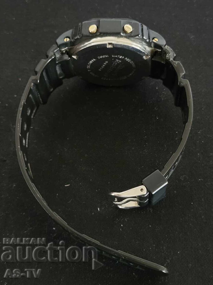 Ceas Casio G-Shock 240 DW-5000 cu preț € 70.00 | 136.91 BGN