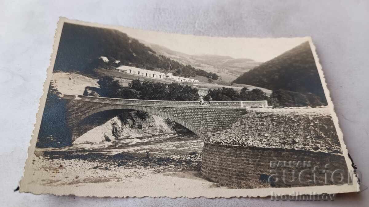 Снимка Военен лагер на новостоящ се мост и шосе