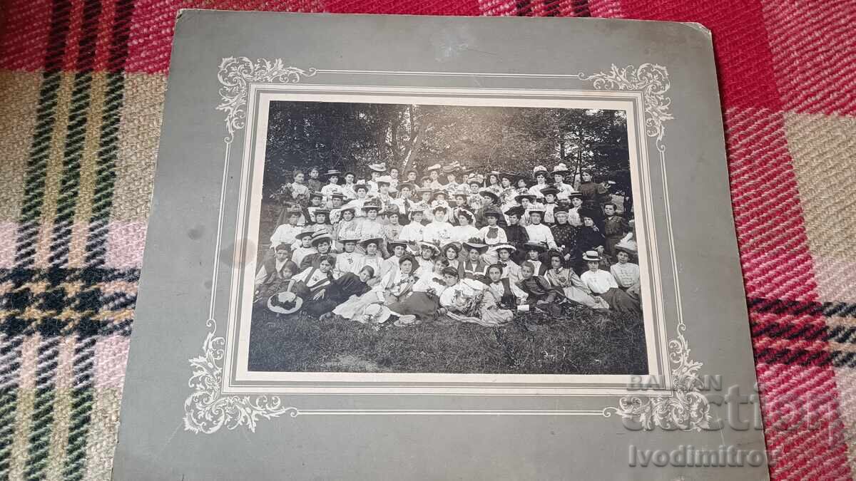 Fotografie Knyazhevo Tinere fete și femei în parc Carton