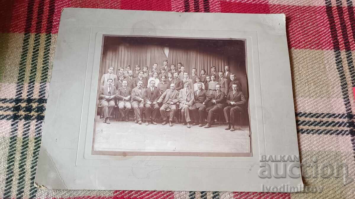 Fotografie bărbați tineri și tinere carton