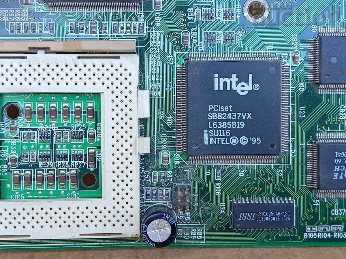 INTEL старинна платка дъно на компютър 90те с цена € 31.00 | 60.63 лв.