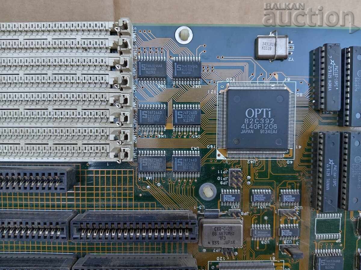 Licitație OPTI placă de bază veche pentru calculator anii '80