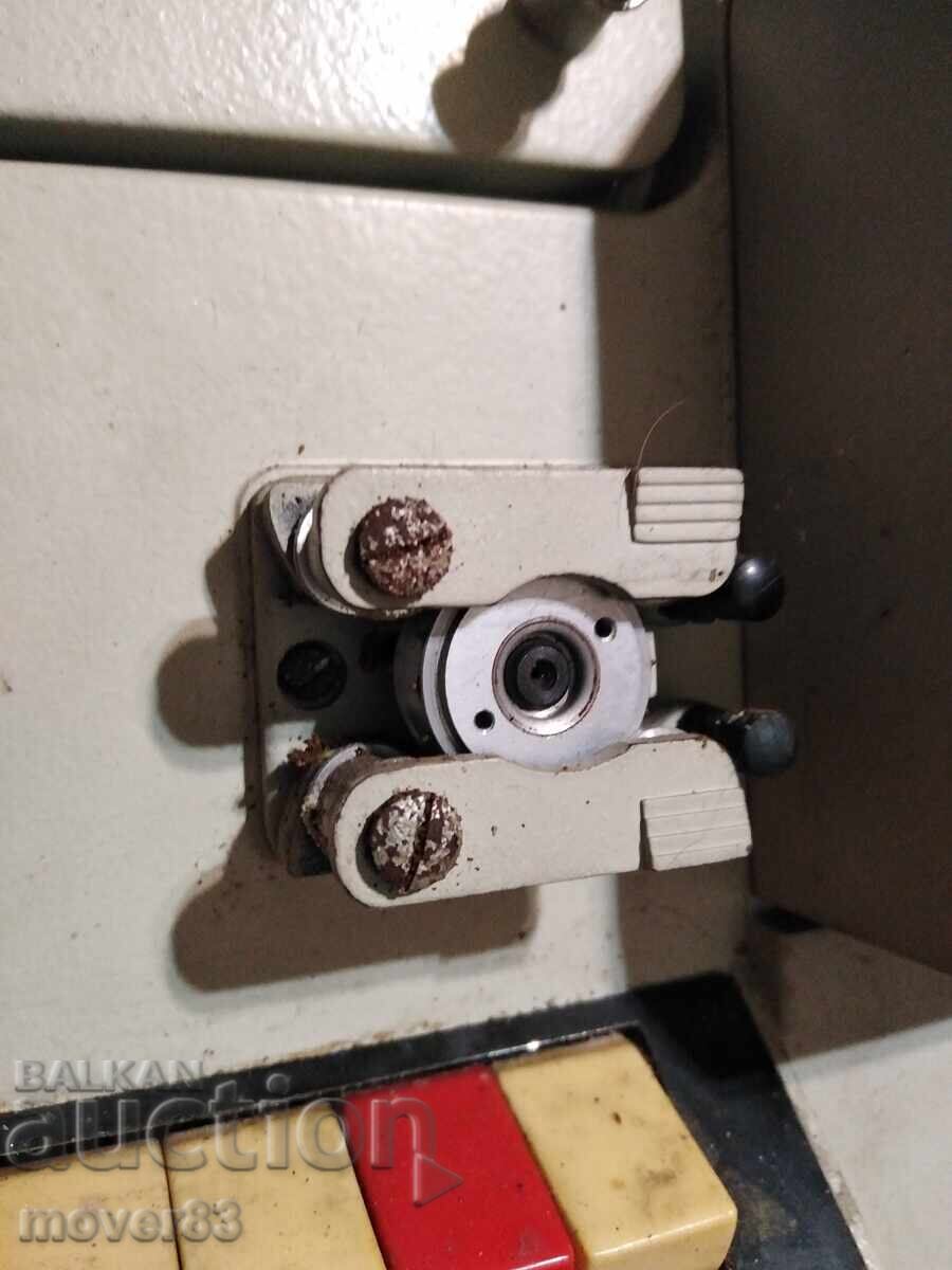 Кинопрожектор"РУС". с цена € 2.99 | 5.85 лв.