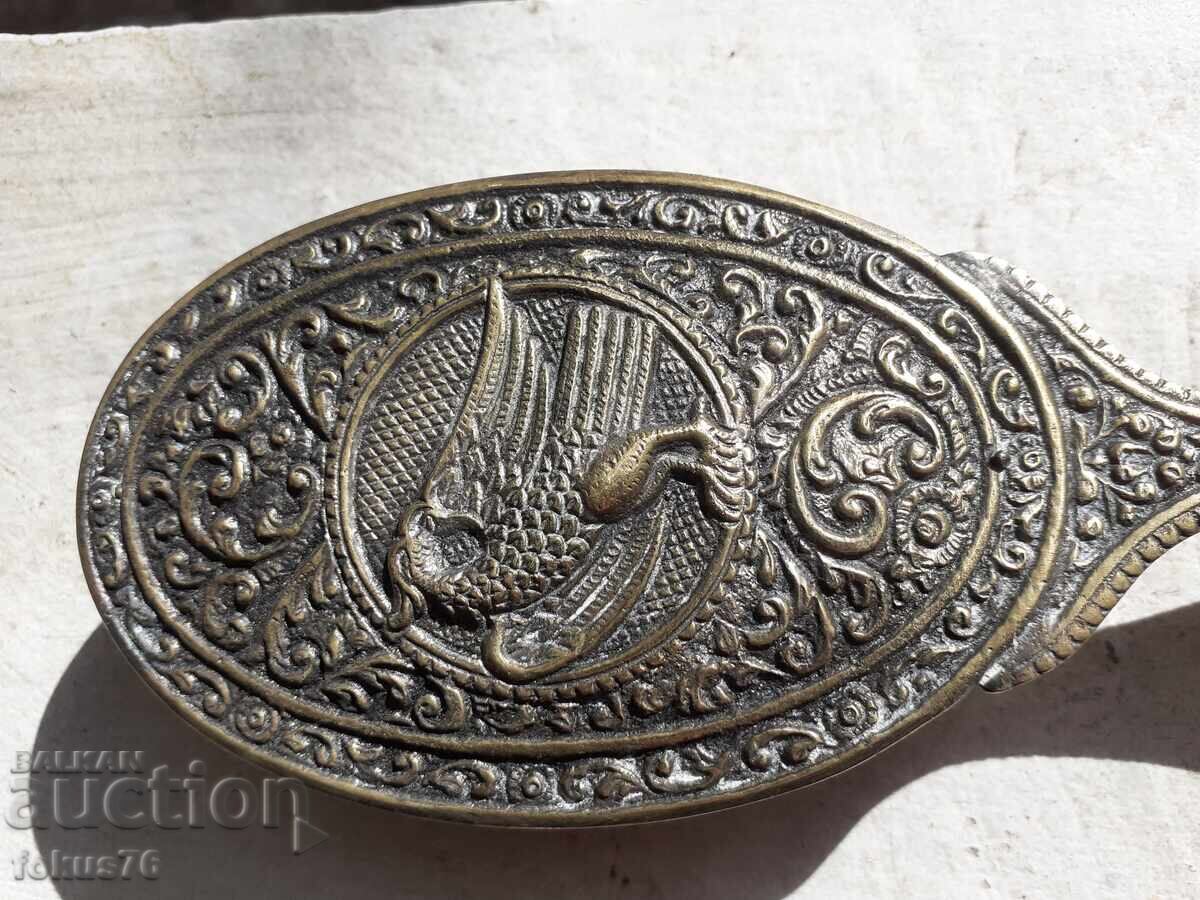 Стара антикварна четка за дрехи бронз с цена € 66.00 | 129.09 лв.