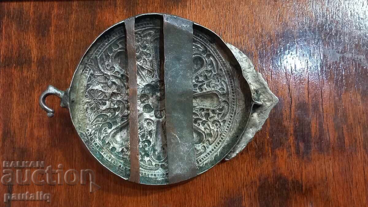 Auction  HALF OF A KYUSTENDIL SILVER BUCKLE BUCKLES