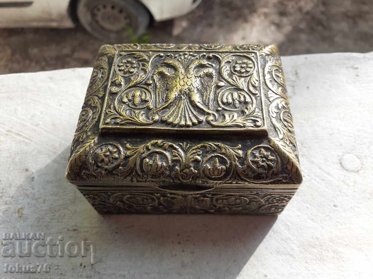 Cutie antică veche unică - bronz masiv cu preț € 110.00 | 215.14 BGN