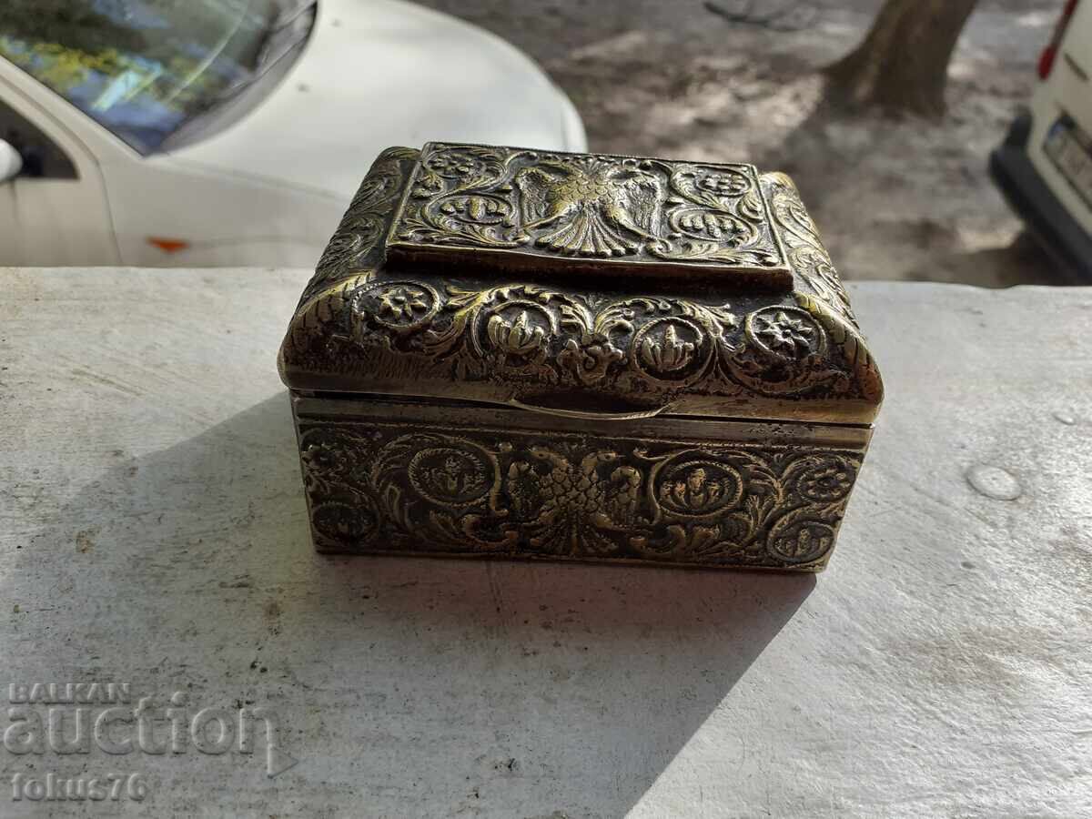 Licitație Cutie antică veche unică - bronz masiv