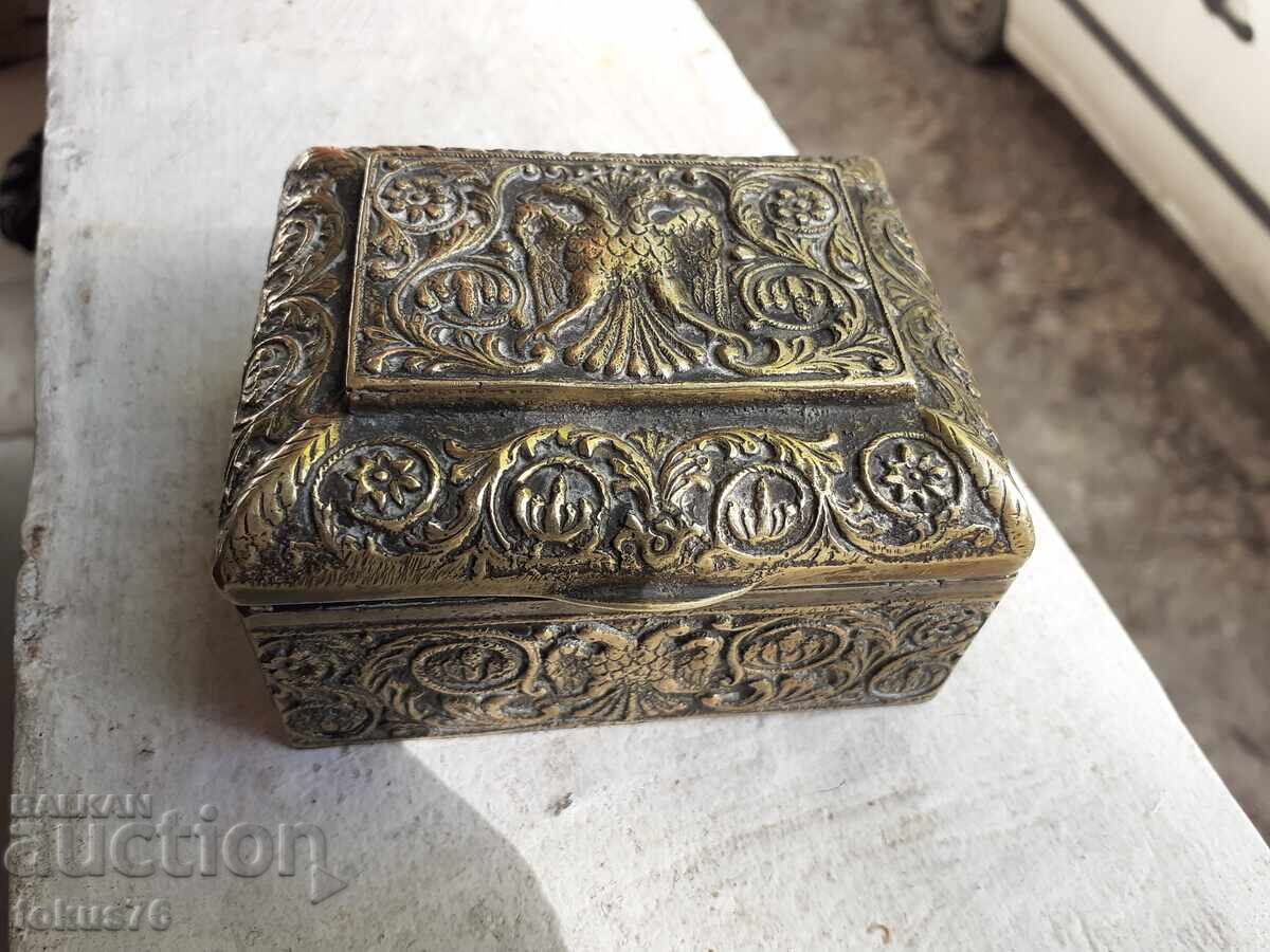 Cutie antică veche unică - bronz masiv