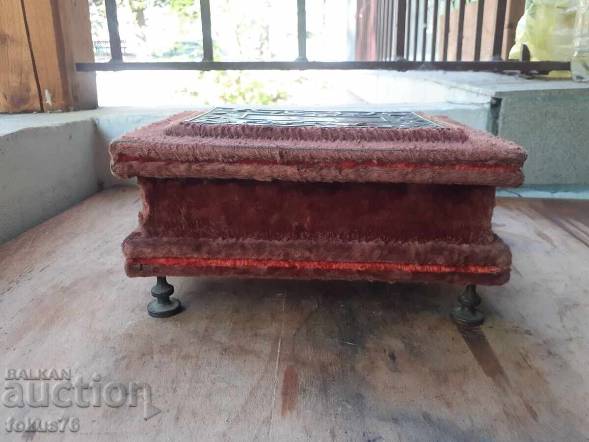 Аукцион Уникална стара антикварна кутия