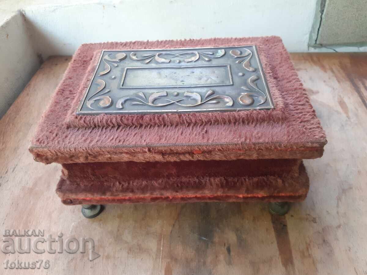 Уникална стара антикварна кутия