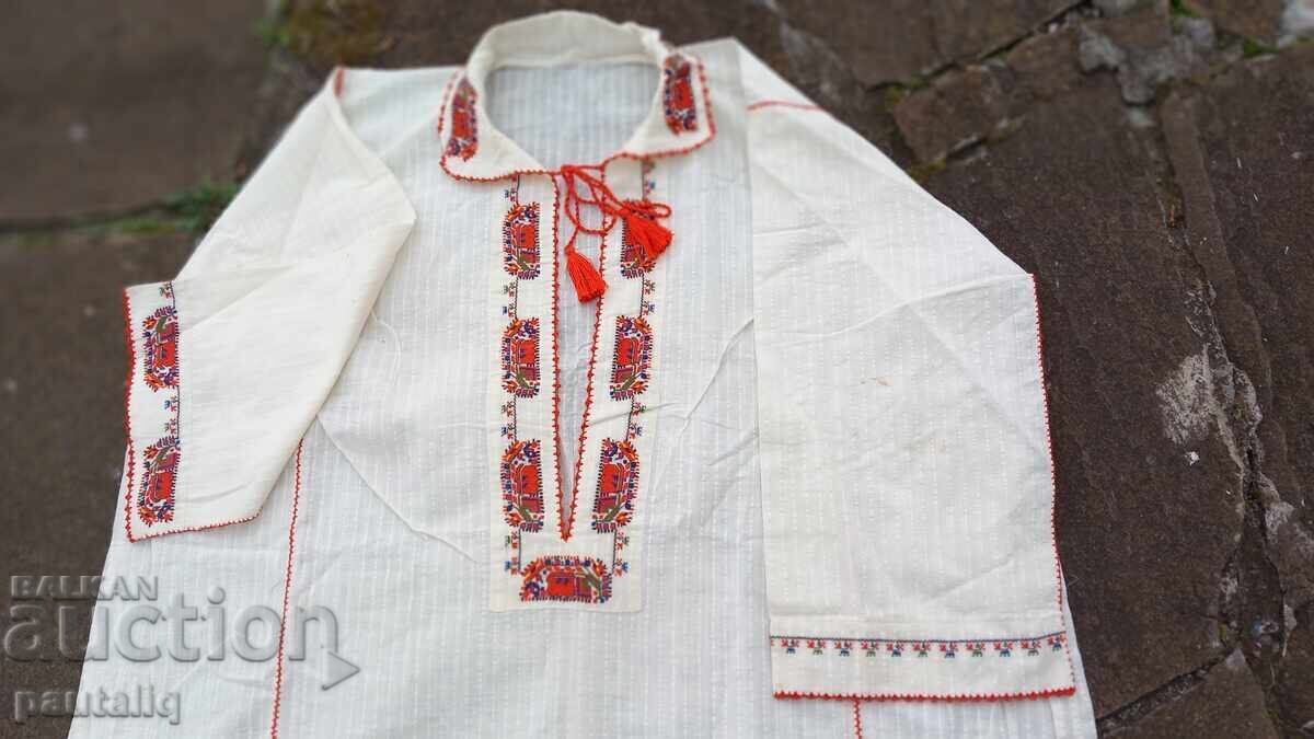 Livrarea Cămașă de damă pentru costum popular, cu broderie