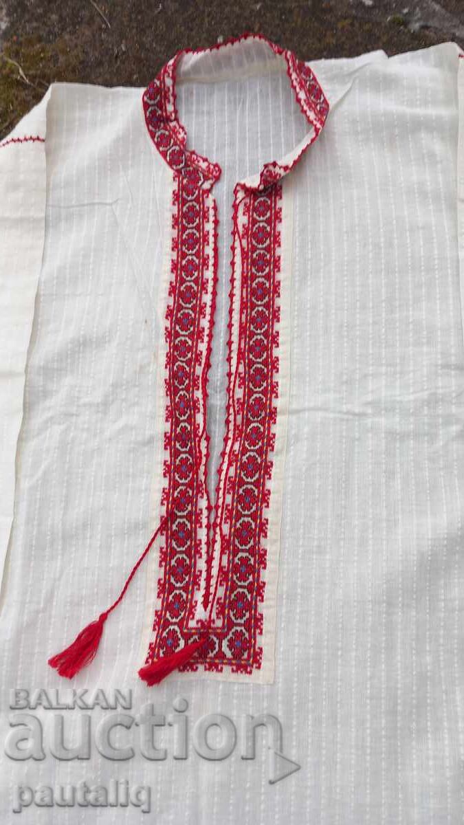 Livrarea Cămașă de damă pentru costum popular, cu broderie