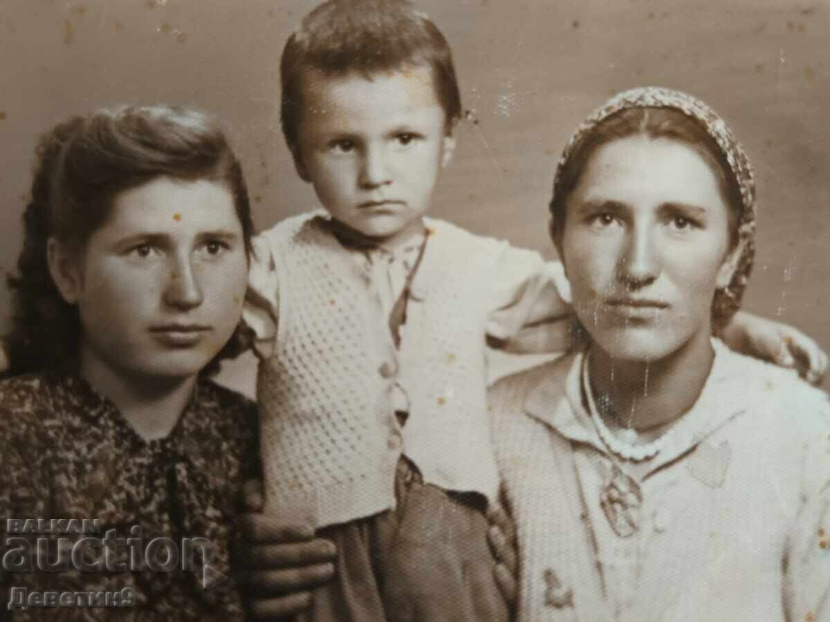 Licitație Portretul a două femei cu un băiețel