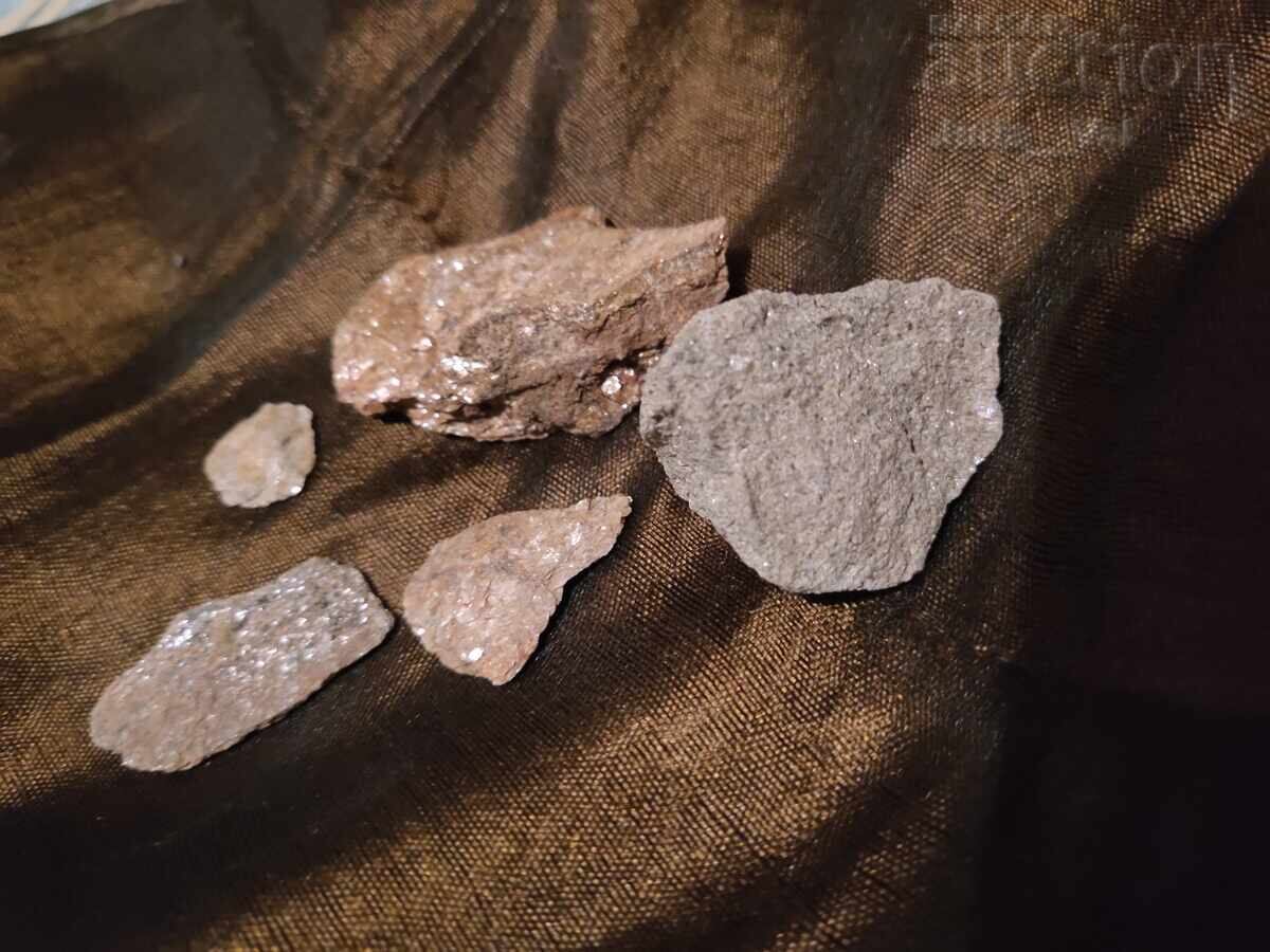 Pietre necunoscute 46 grame P de la 0.01 cenți cu preț € 0.01 | 0.02 BGN