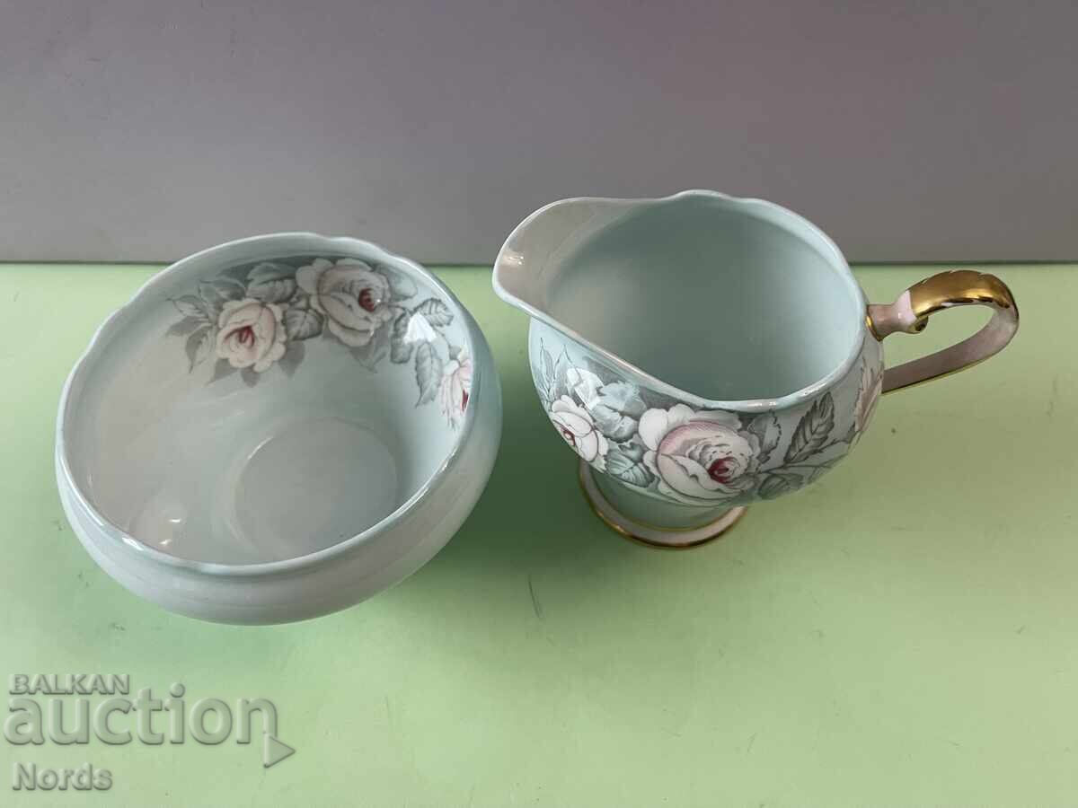 Аукцион Aynsley Английски порцеланов лот