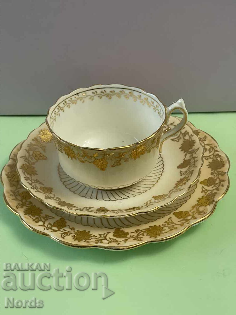 Доставка на Винтидж порцеланов сет за чай