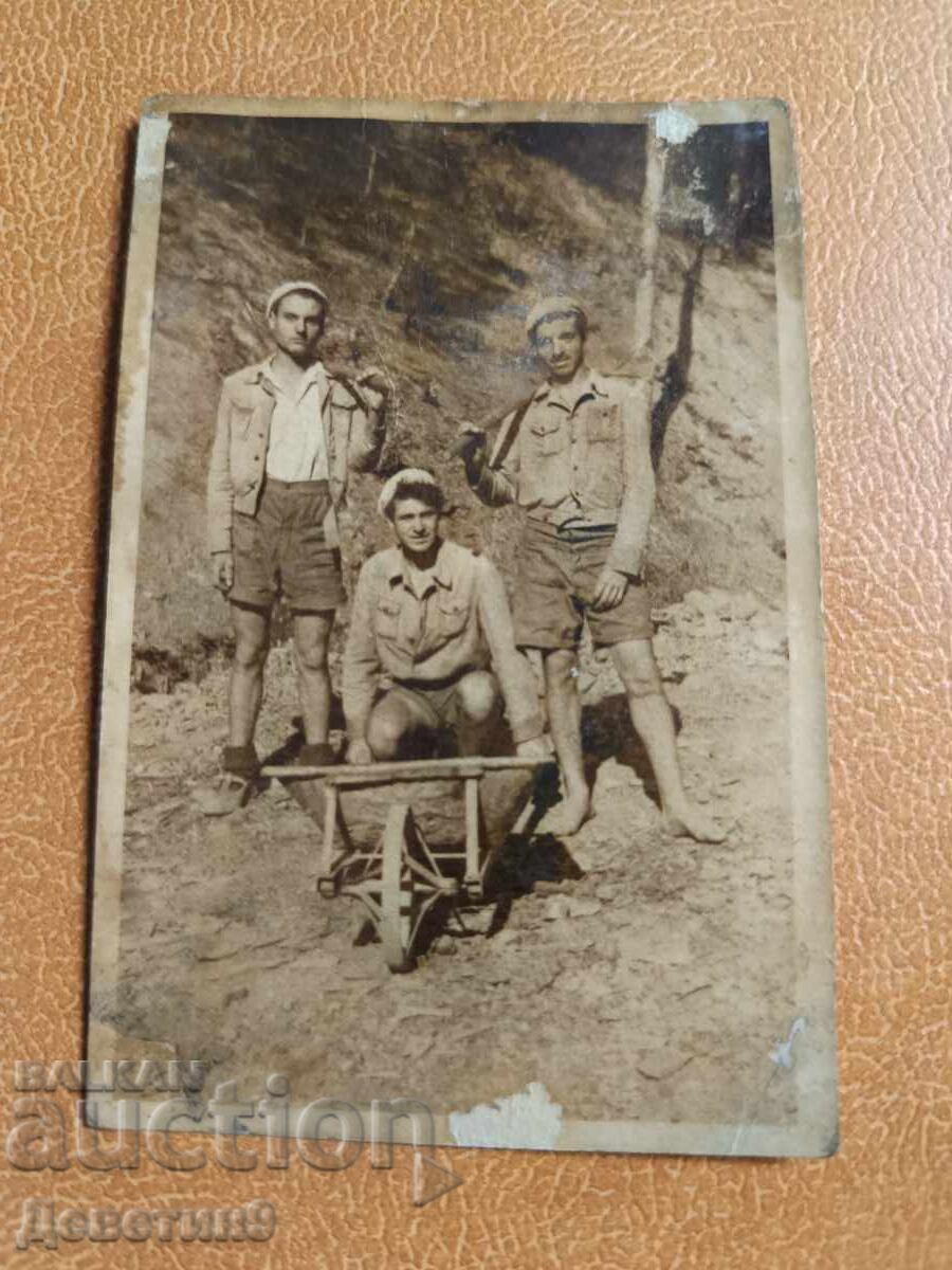 Trei țărani gâgăi