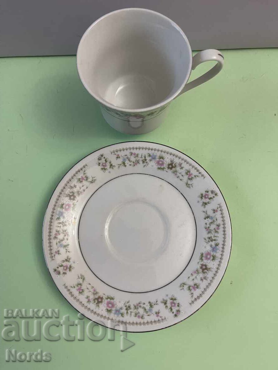 Порцеланов двоен сет за чай с цена € 0.01 | 0.02 лв.