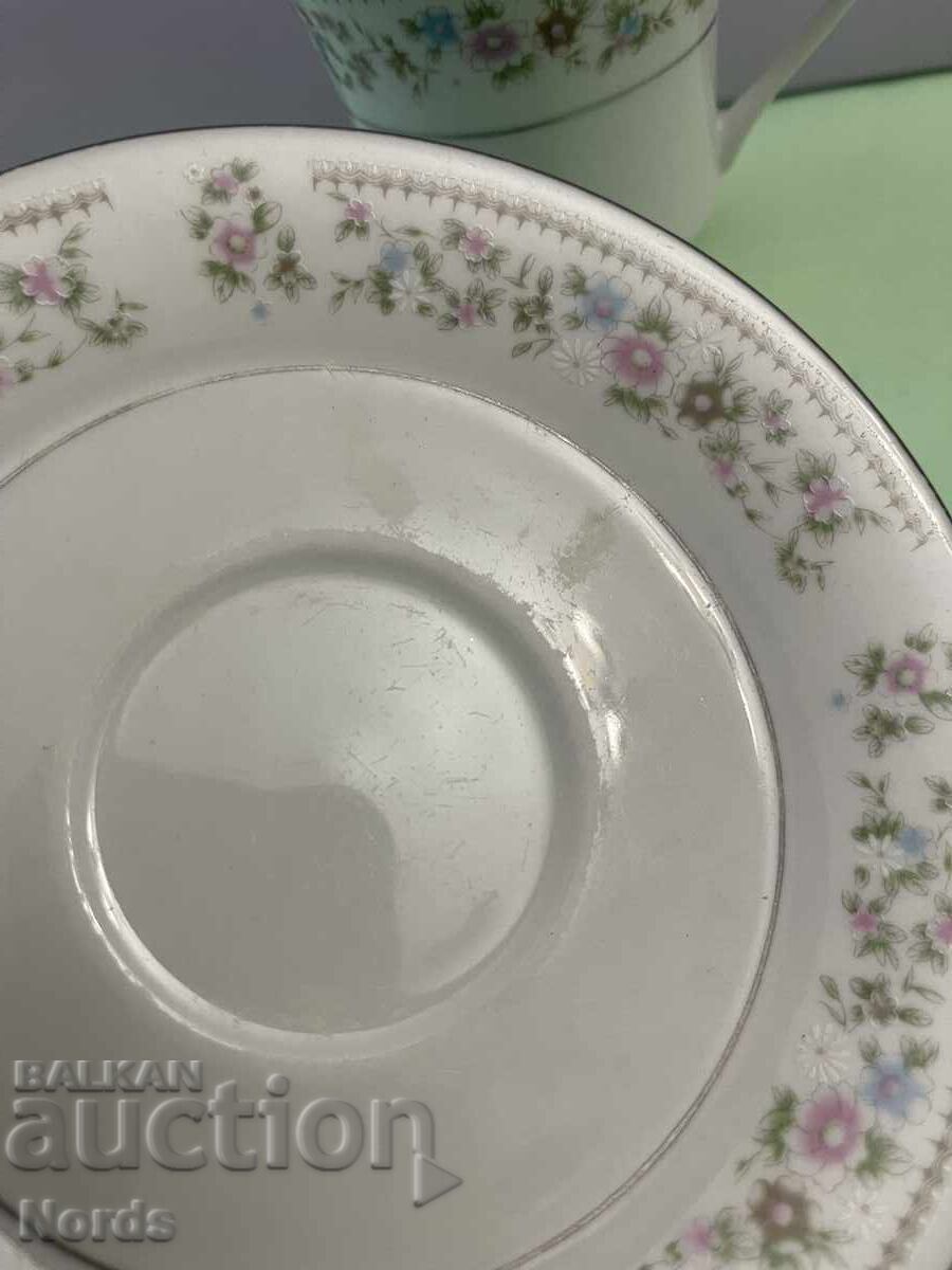 Аукцион Порцеланов двоен сет за чай