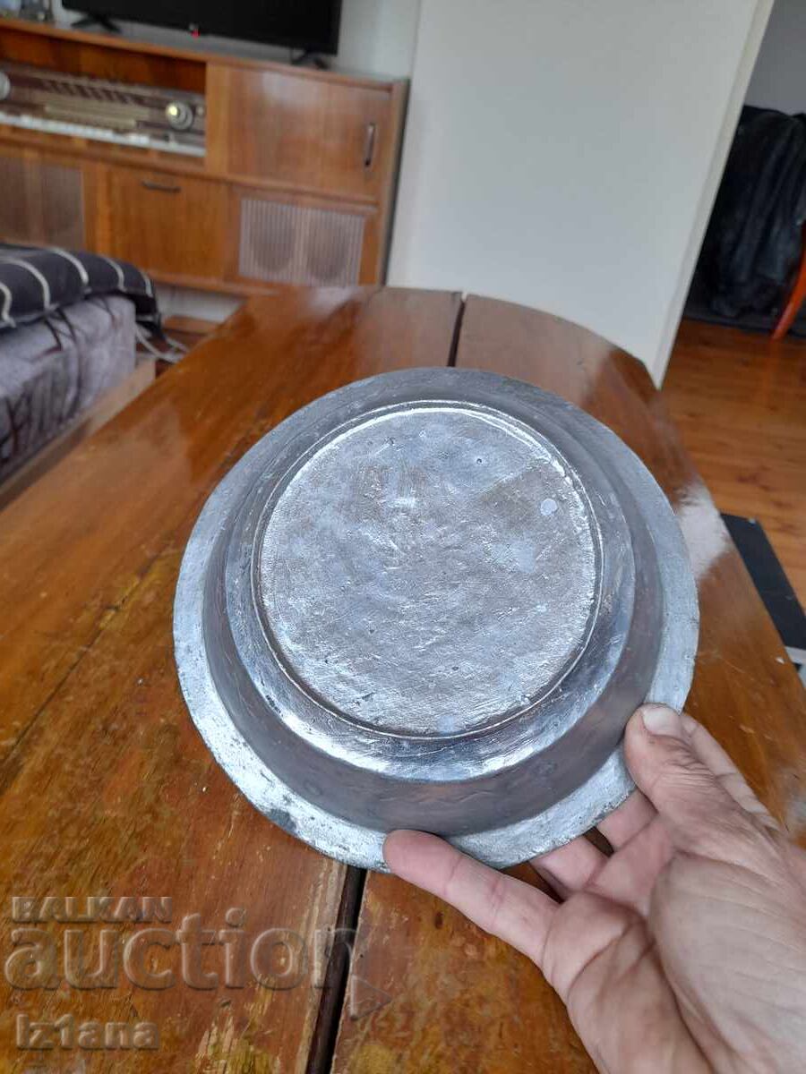 Auction  Old copper bowl, plate